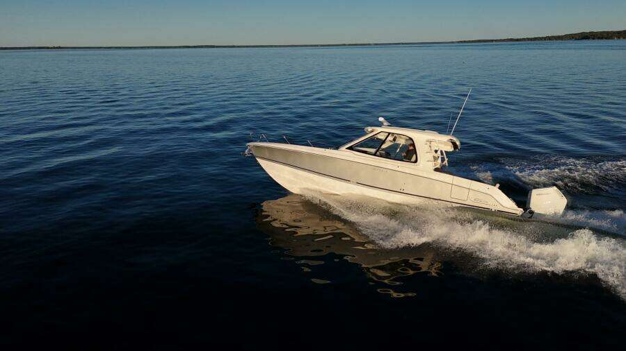 38ft Boston Whaler Yacht For Sale