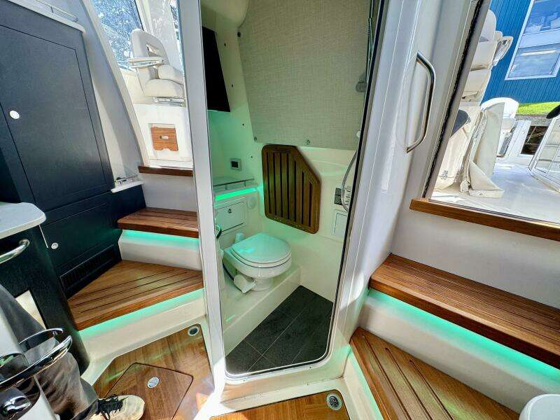 38ft Boston Whaler Yacht For Sale