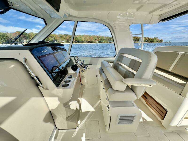 38ft Boston Whaler Yacht For Sale