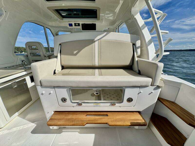 38ft Boston Whaler Yacht For Sale