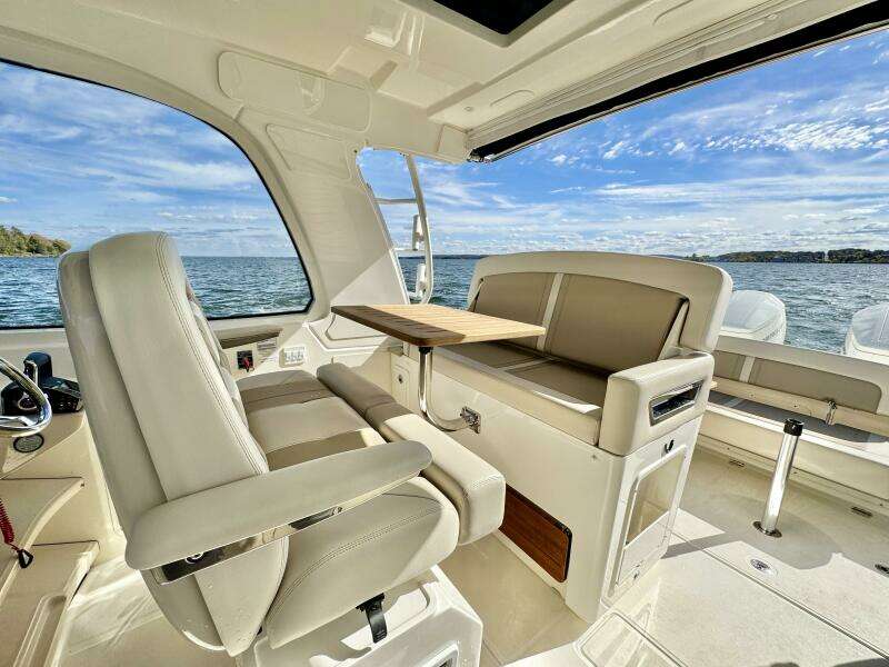 38ft Boston Whaler Yacht For Sale