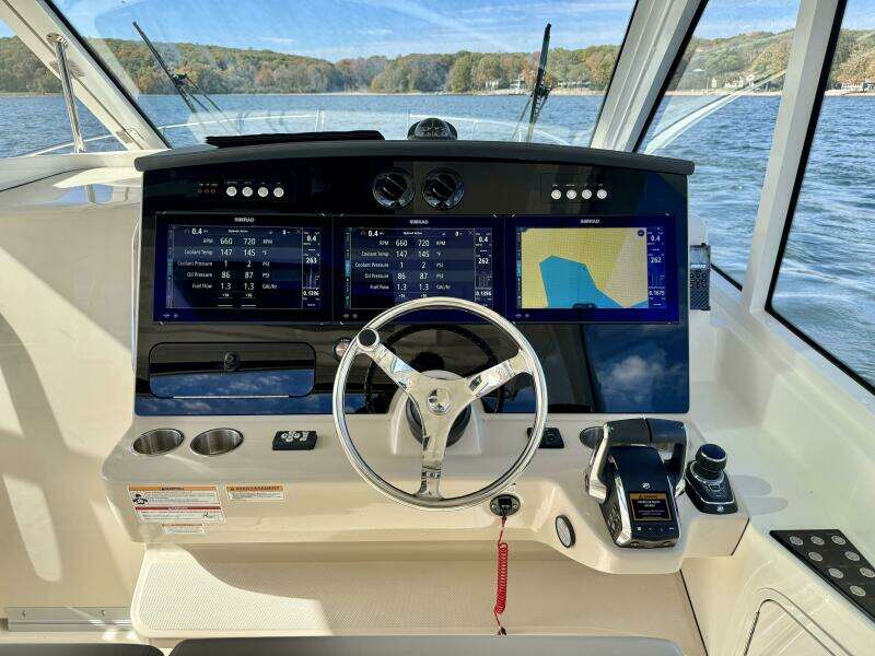 38ft Boston Whaler Yacht For Sale