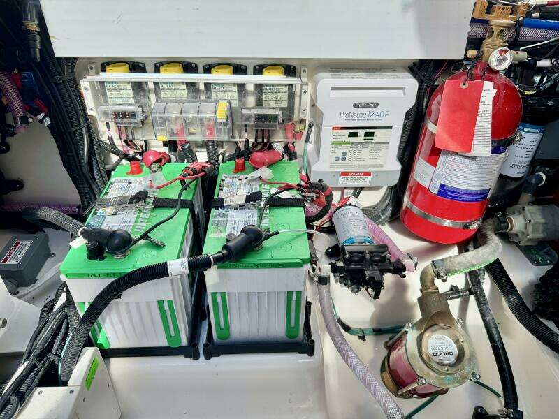 38ft Boston Whaler Yacht For Sale