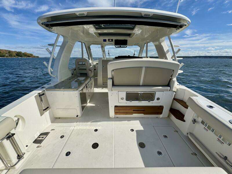 38ft Boston Whaler Yacht For Sale