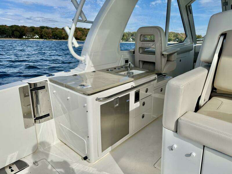 38ft Boston Whaler Yacht For Sale