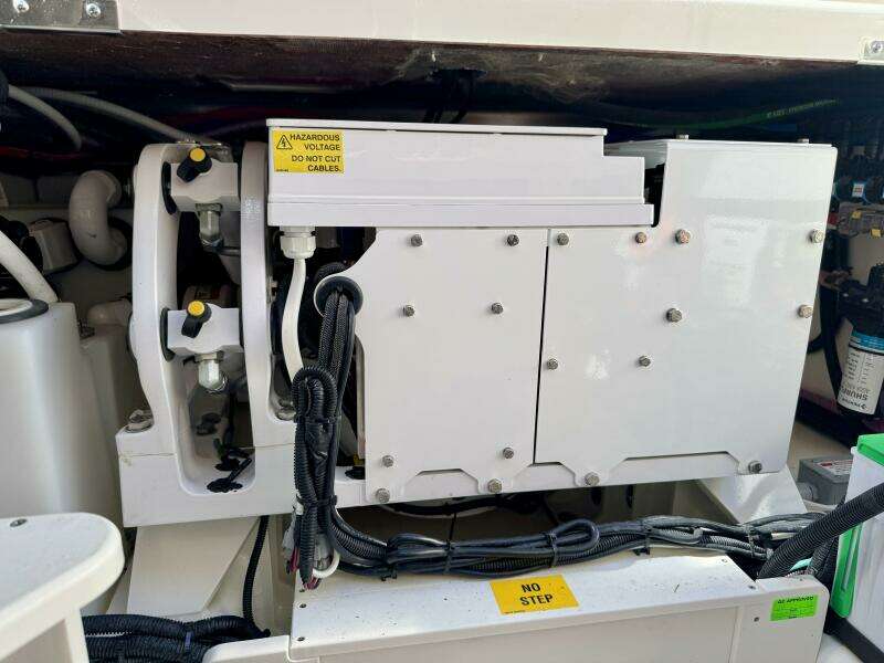 38ft Boston Whaler Yacht For Sale