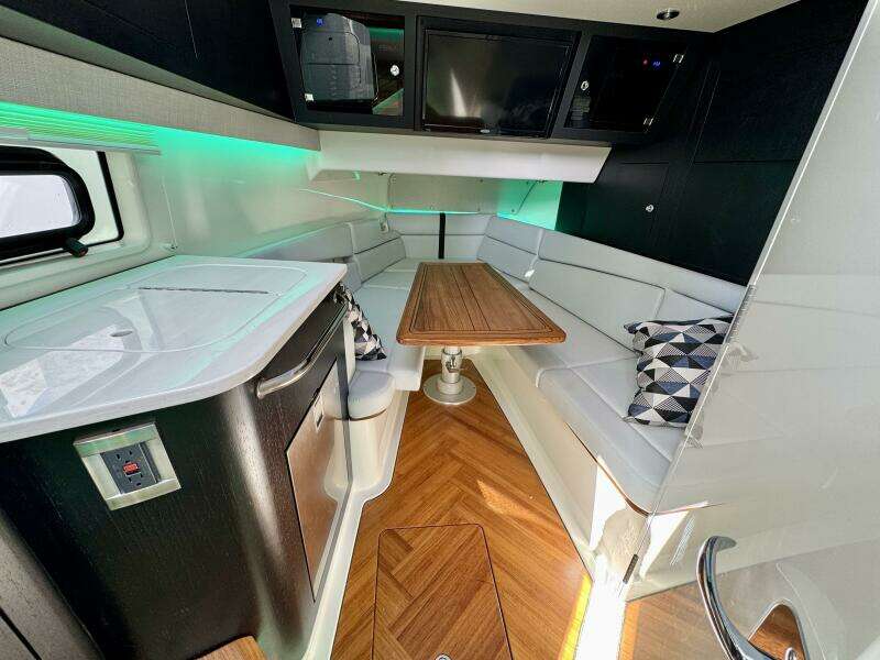 38ft Boston Whaler Yacht For Sale