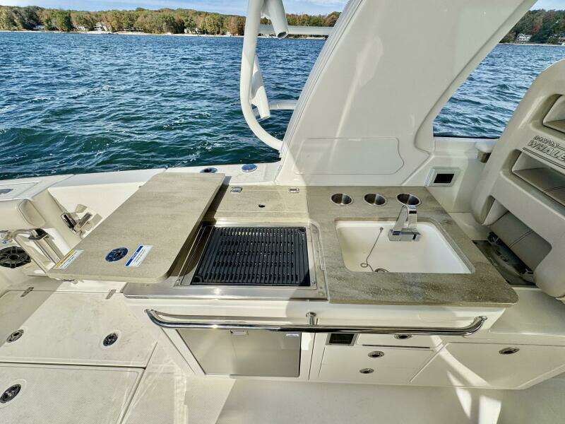 38ft Boston Whaler Yacht For Sale