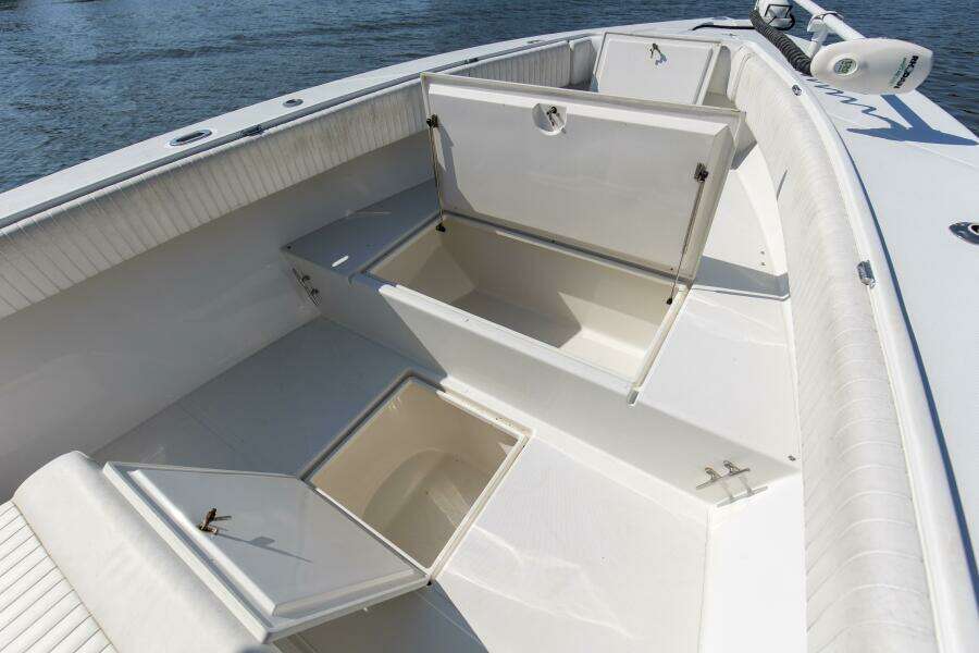 2003 31 Jupiter 31FS Miss Millie II Forward Storage (2)