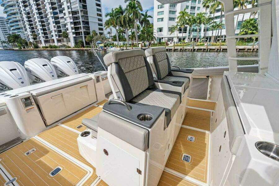 42ft Pursuit Yacht For Sale