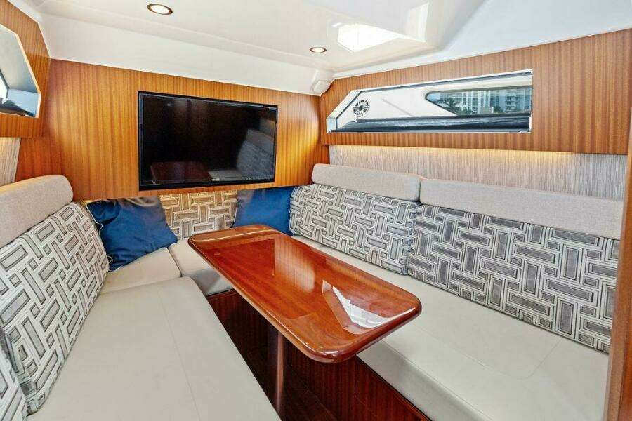 42ft Pursuit Yacht For Sale