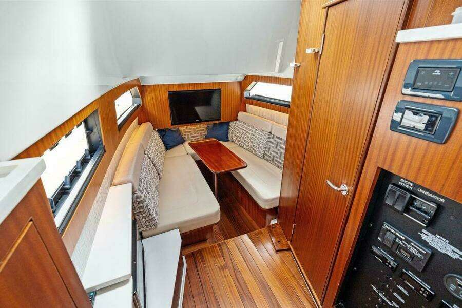 42ft Pursuit Yacht For Sale