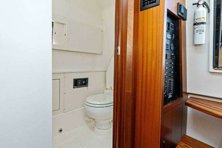 42ft Pursuit Yacht For Sale