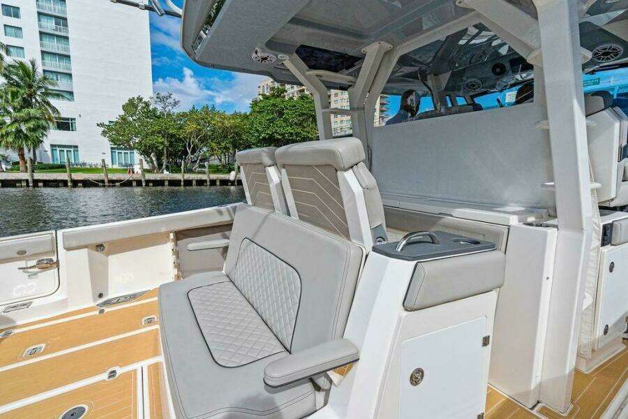 42ft Pursuit Yacht For Sale