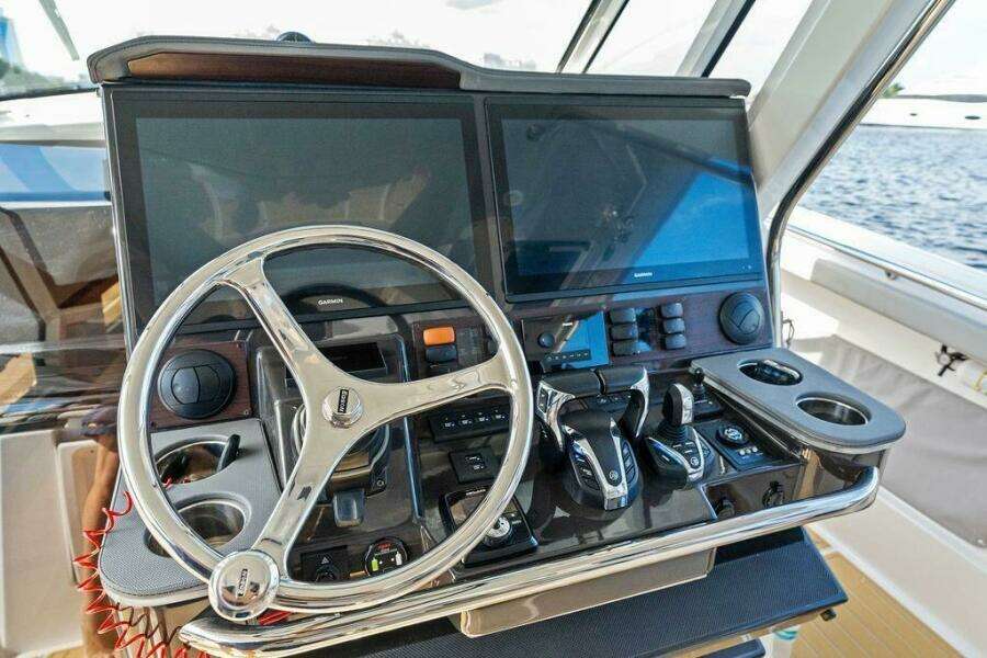 42ft Pursuit Yacht For Sale