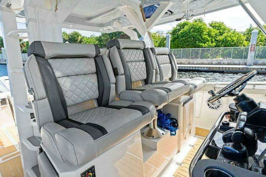 42ft Pursuit Yacht For Sale