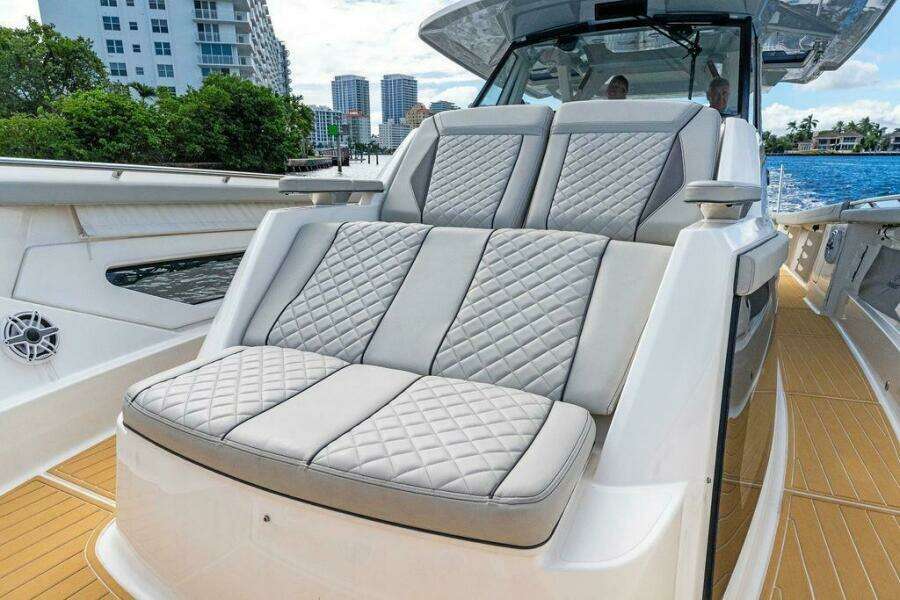 42ft Pursuit Yacht For Sale