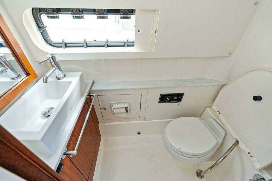 42ft Pursuit Yacht For Sale