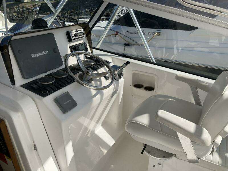 28ft Luhrs Yacht For Sale