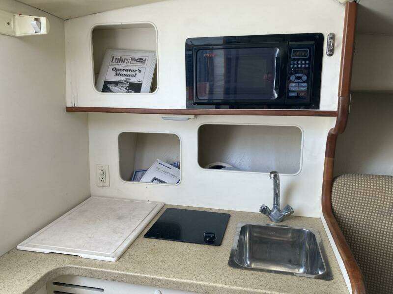 28ft Luhrs Yacht For Sale