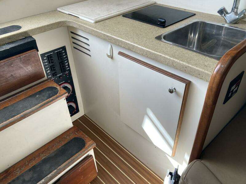 28ft Luhrs Yacht For Sale