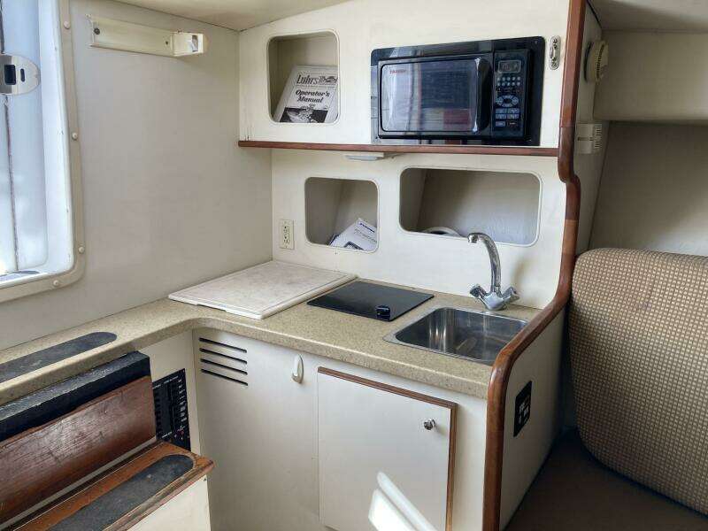 28ft Luhrs Yacht For Sale