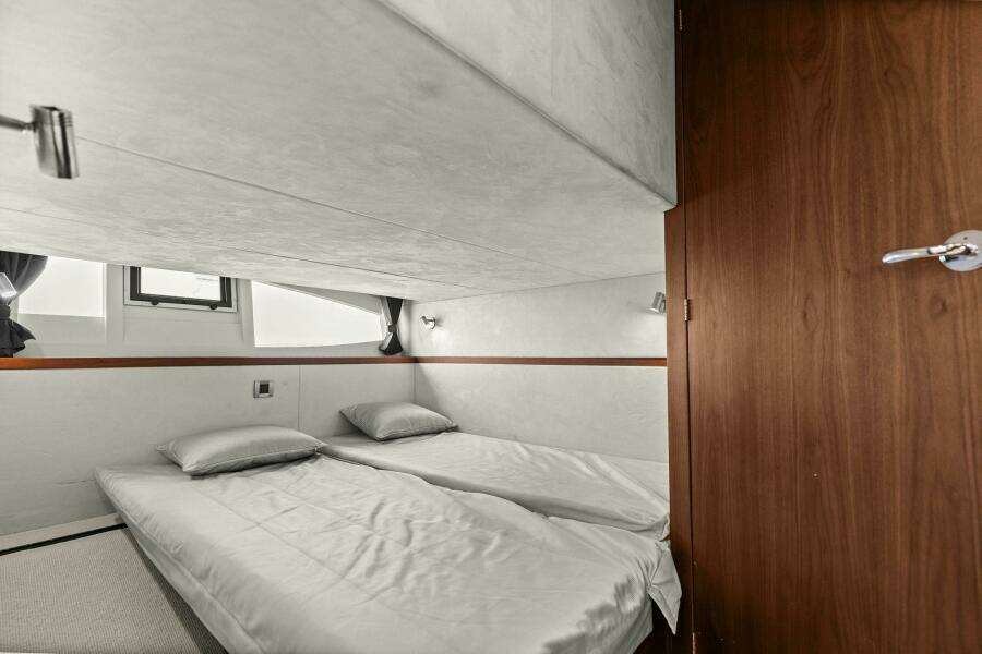Board Room 38ft Galeon Yacht For Sale