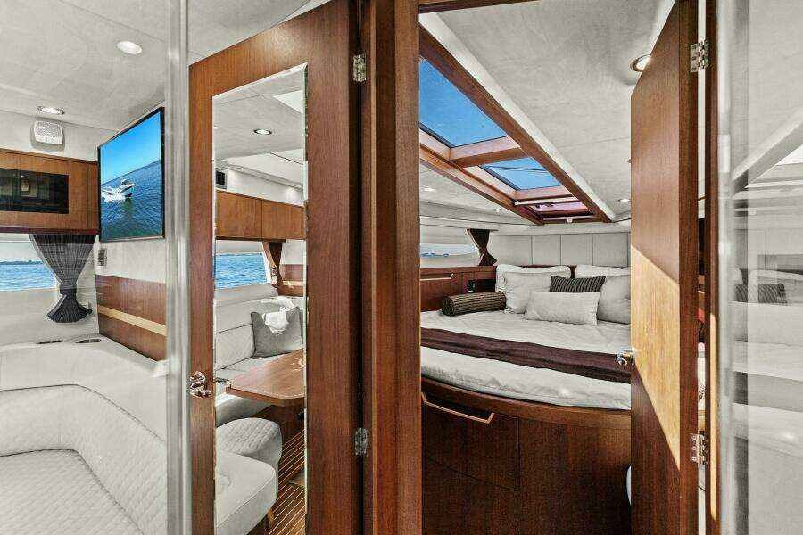 Board Room 38ft Galeon Yacht For Sale