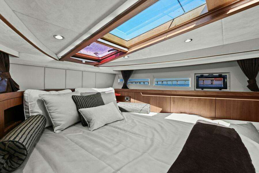 Board Room 38ft Galeon Yacht For Sale