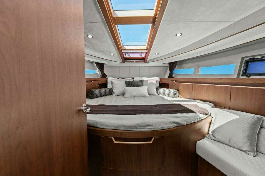 Board Room 38ft Galeon Yacht For Sale