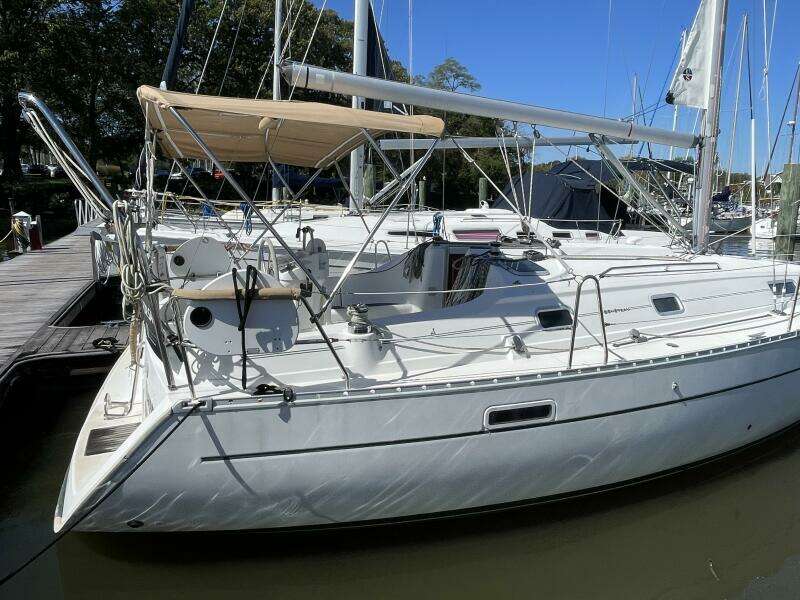 Happy Place 33ft Beneteau Yacht For Sale