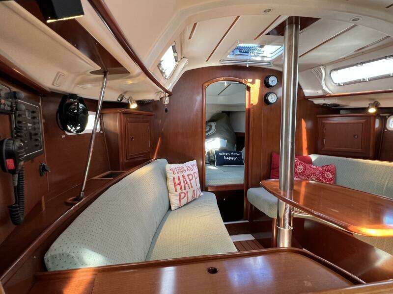 Happy Place 33ft Beneteau Yacht For Sale