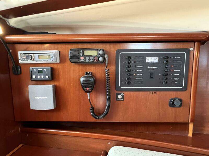 Happy Place 33ft Beneteau Yacht For Sale