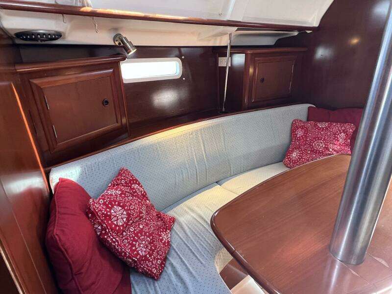 Happy Place 33ft Beneteau Yacht For Sale