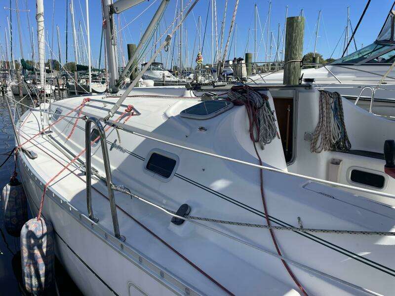 Happy Place 33ft Beneteau Yacht For Sale