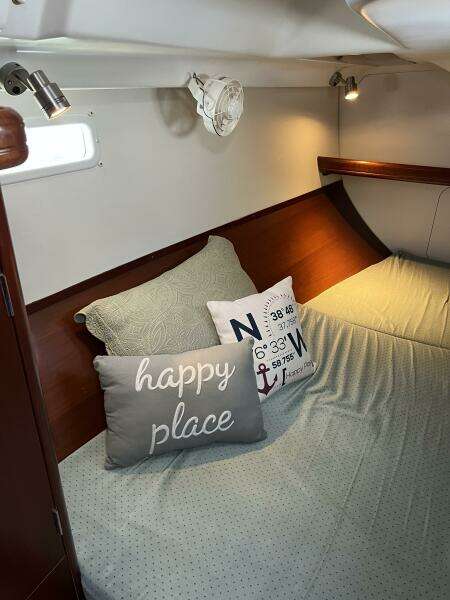 Happy Place 33ft Beneteau Yacht For Sale