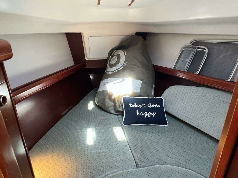 Happy Place 33ft Beneteau Yacht For Sale