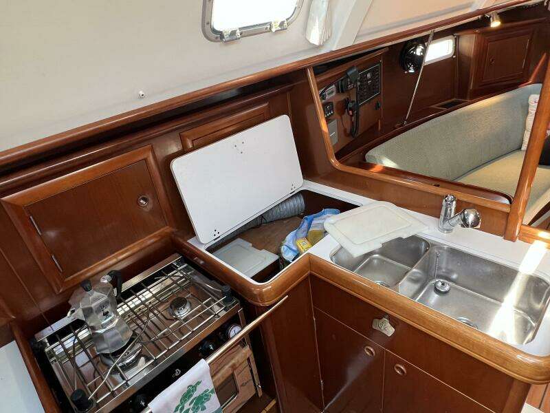 Happy Place 33ft Beneteau Yacht For Sale