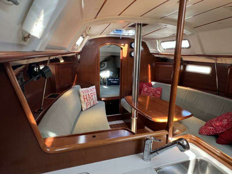 Happy Place 33ft Beneteau Yacht For Sale