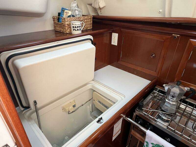 Happy Place 33ft Beneteau Yacht For Sale
