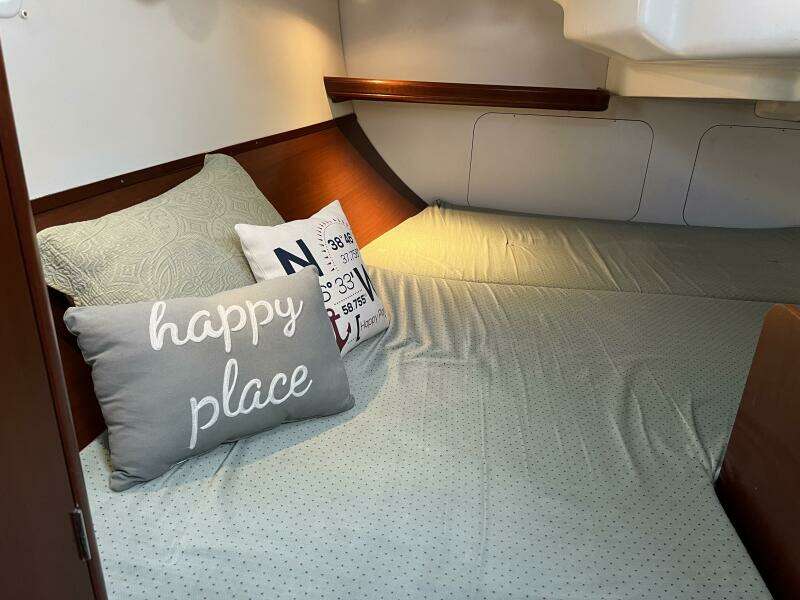 Happy Place 33ft Beneteau Yacht For Sale
