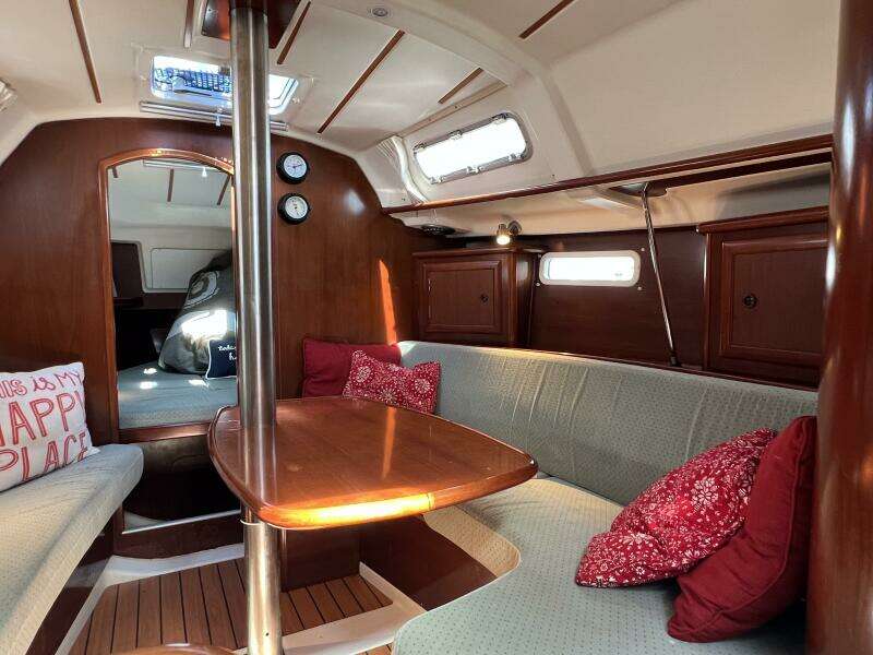 Happy Place 33ft Beneteau Yacht For Sale