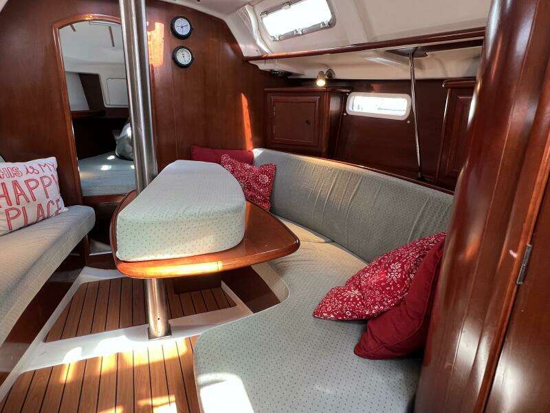 Happy Place 33ft Beneteau Yacht For Sale