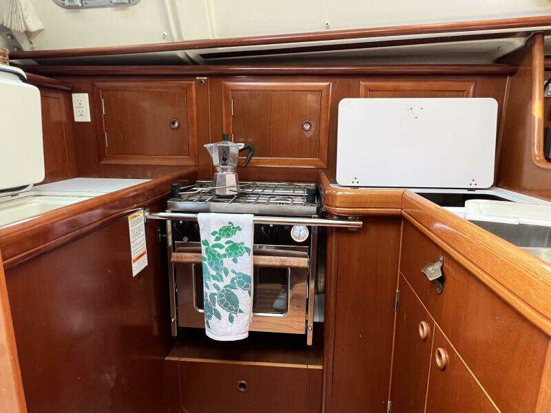 Happy Place 33ft Beneteau Yacht For Sale