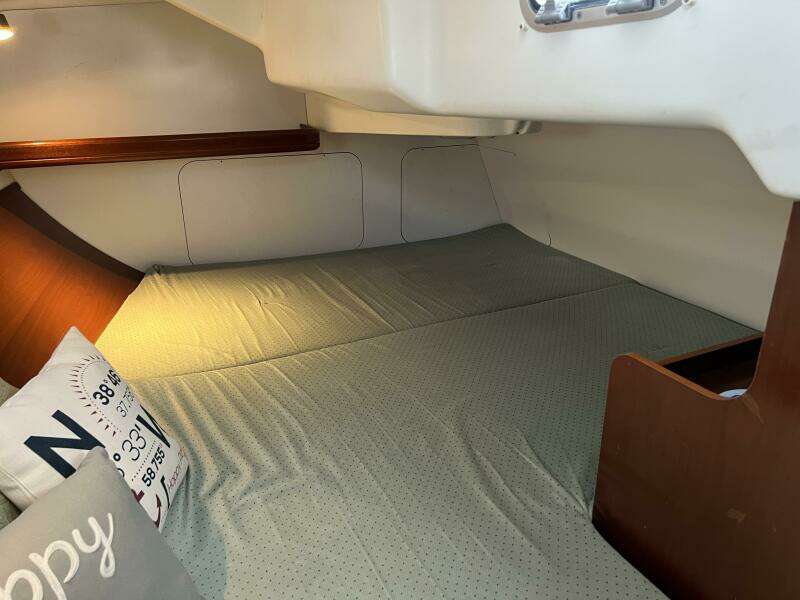 Happy Place 33ft Beneteau Yacht For Sale