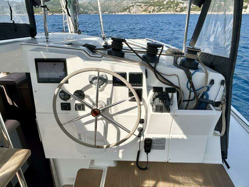Hummingbird 39ft Fountaine Pajot Yacht For Sale