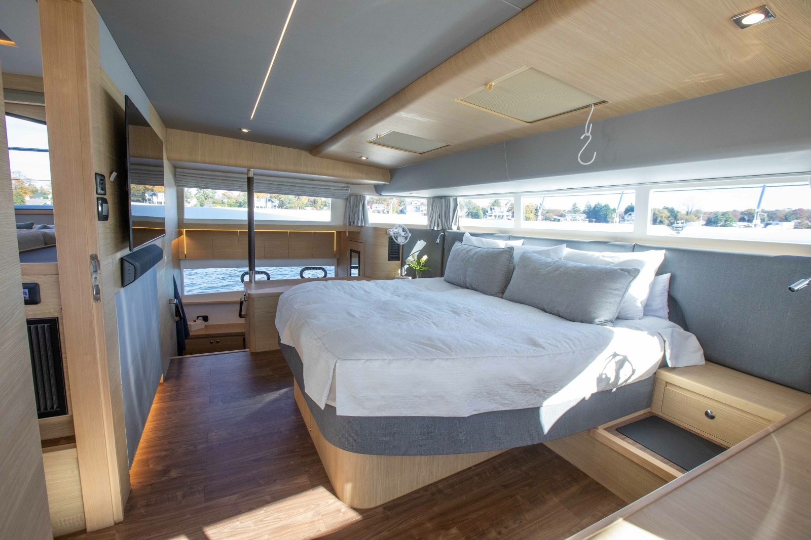 54ft Aquila Yacht For Sale