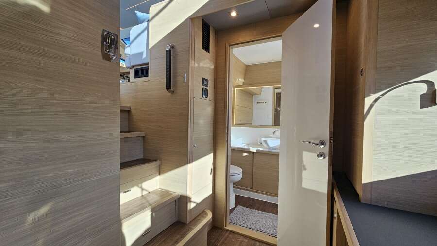 54ft Aquila Yacht For Sale