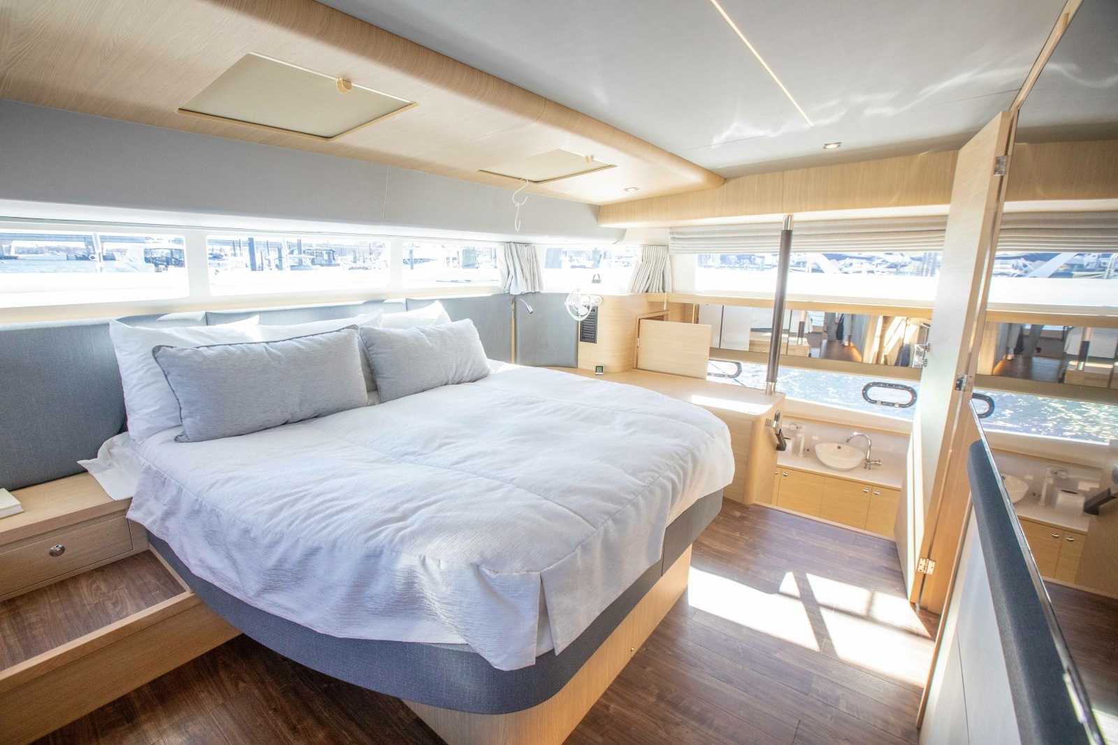 54ft Aquila Yacht For Sale