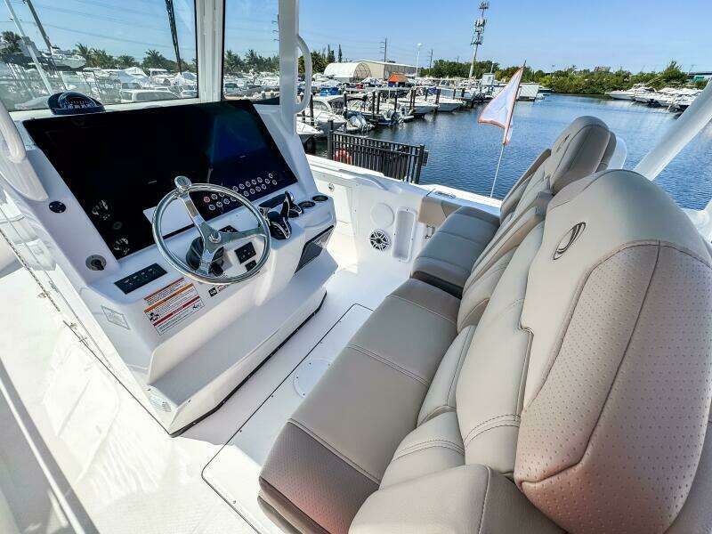 31ft Edgewater Yacht For Sale